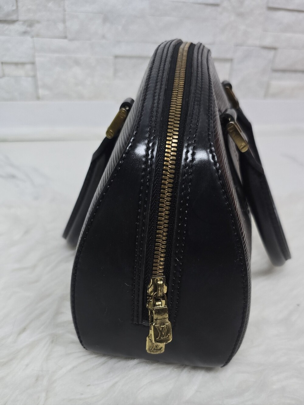 Louis Vuitton Black Epi Leather Dome Satchel with Gold Hardware - Picture 4 of 15